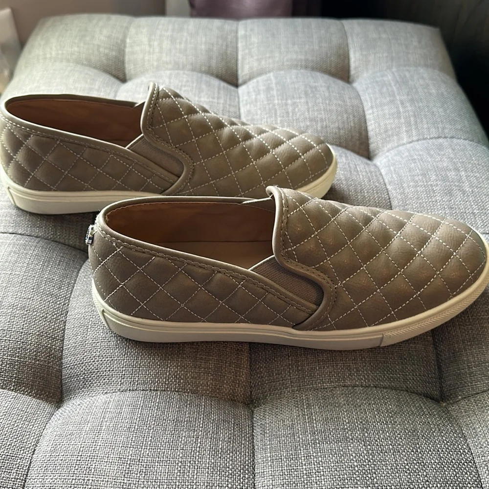 Steve Madden leather shoes. Taupe color! - Picture 3 of 5